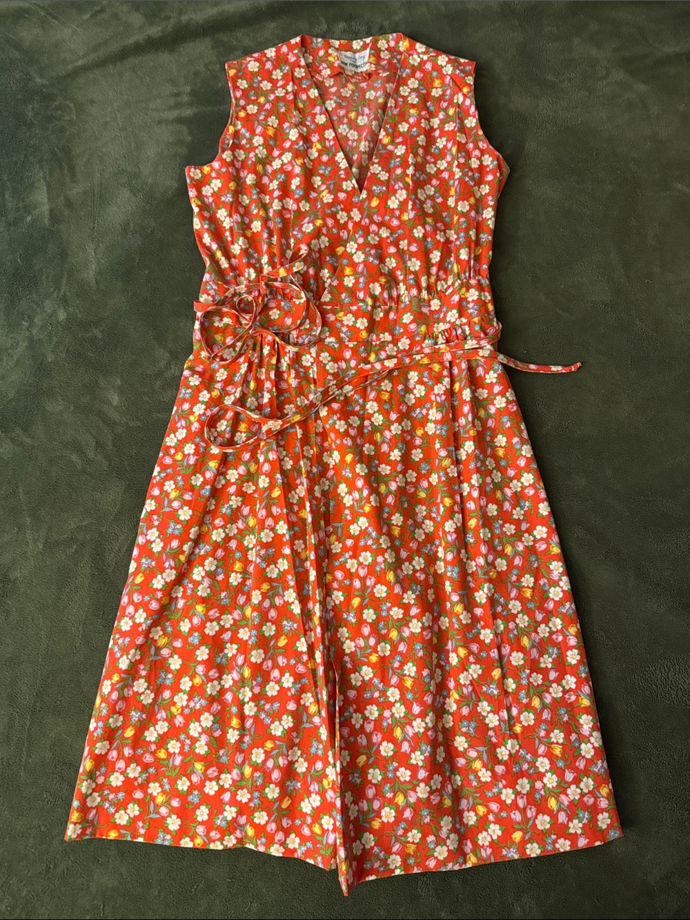 VINTAGE 70’s | Red Floral Sleeveless Wrap Dress